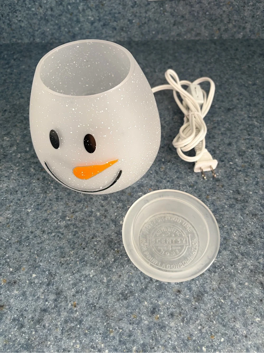Scentsy 2015 Glass Snowman Wax Warmer With White Speckled Snowman Face